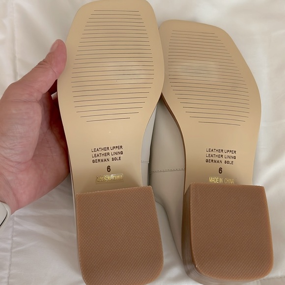 INTENTIONALLY BLANK SO LEATHER BLOCK HEEL SANDAL IN CREAM SIZE 6 - Picture 5 of 10